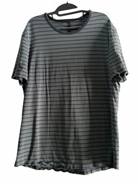 lululemon athletica Men's Gray Striped Short-Sleeve Tee